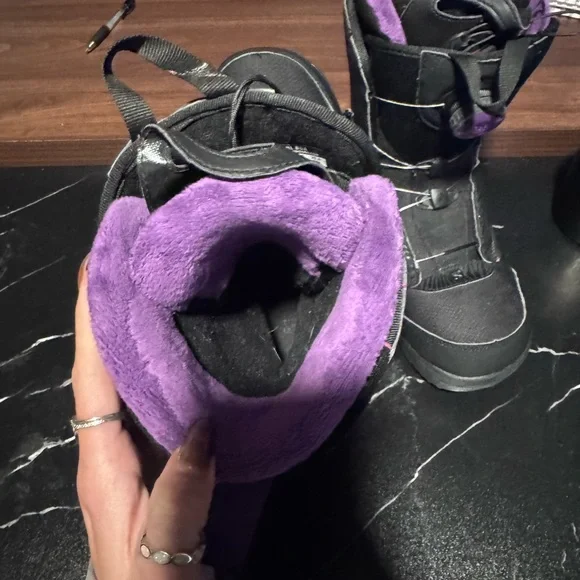 Women's Black and Purple Snowboarding Boots - Picture 4 of 6